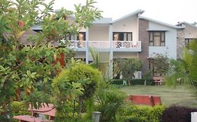 Anand Corbett Aamod Resort & Spa
